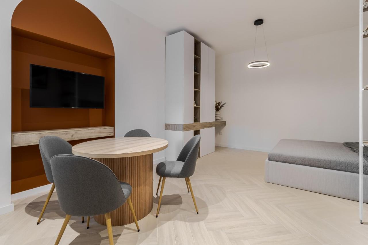 Inshiapartments On Ferentsa Lista Str ลวีฟ ภายนอก รูปภาพ
